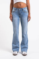 Taylor 01Low Bootcut Jeans - Bleach Blue