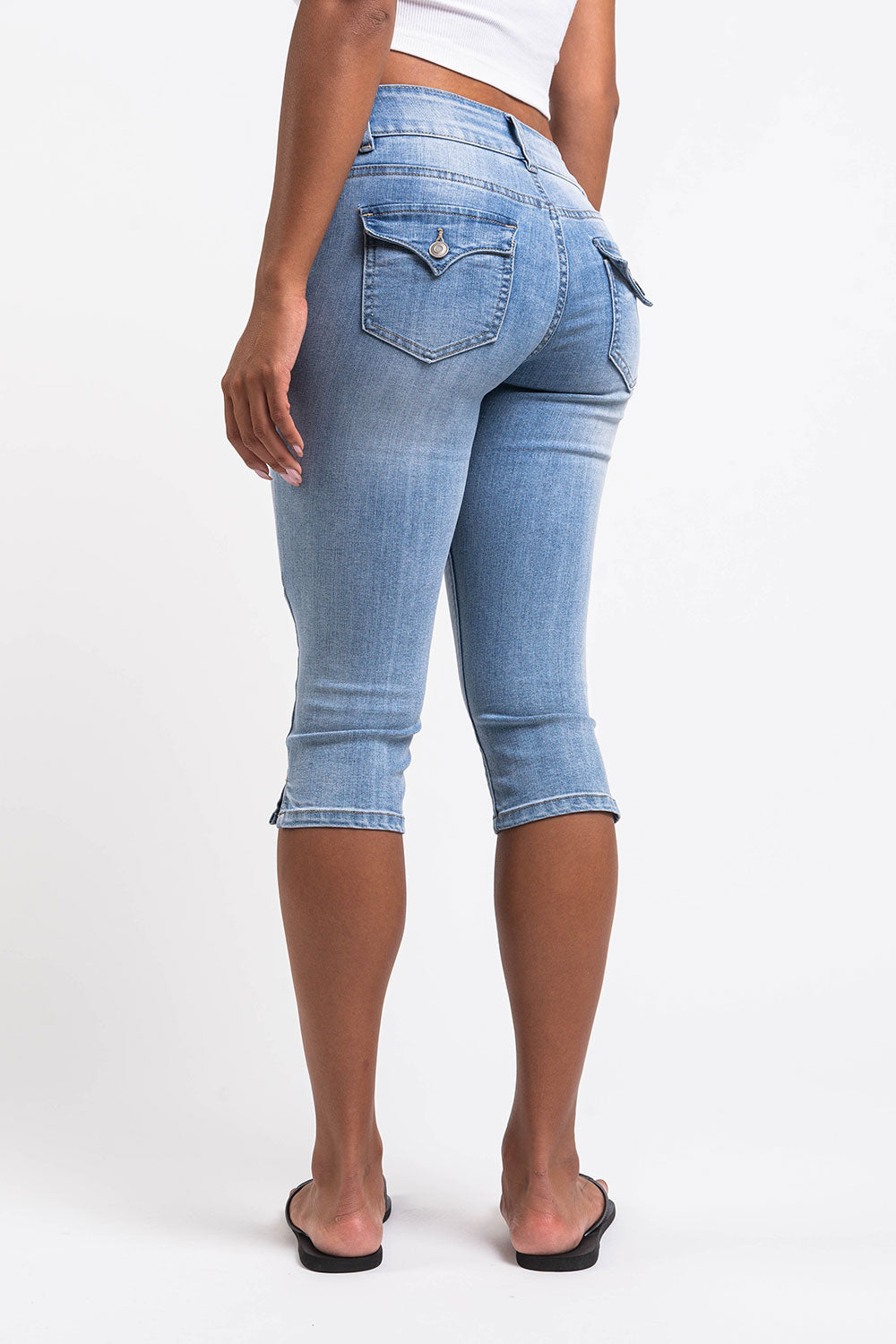 Claire 03Mid Capri Jeans - Bleach Blue