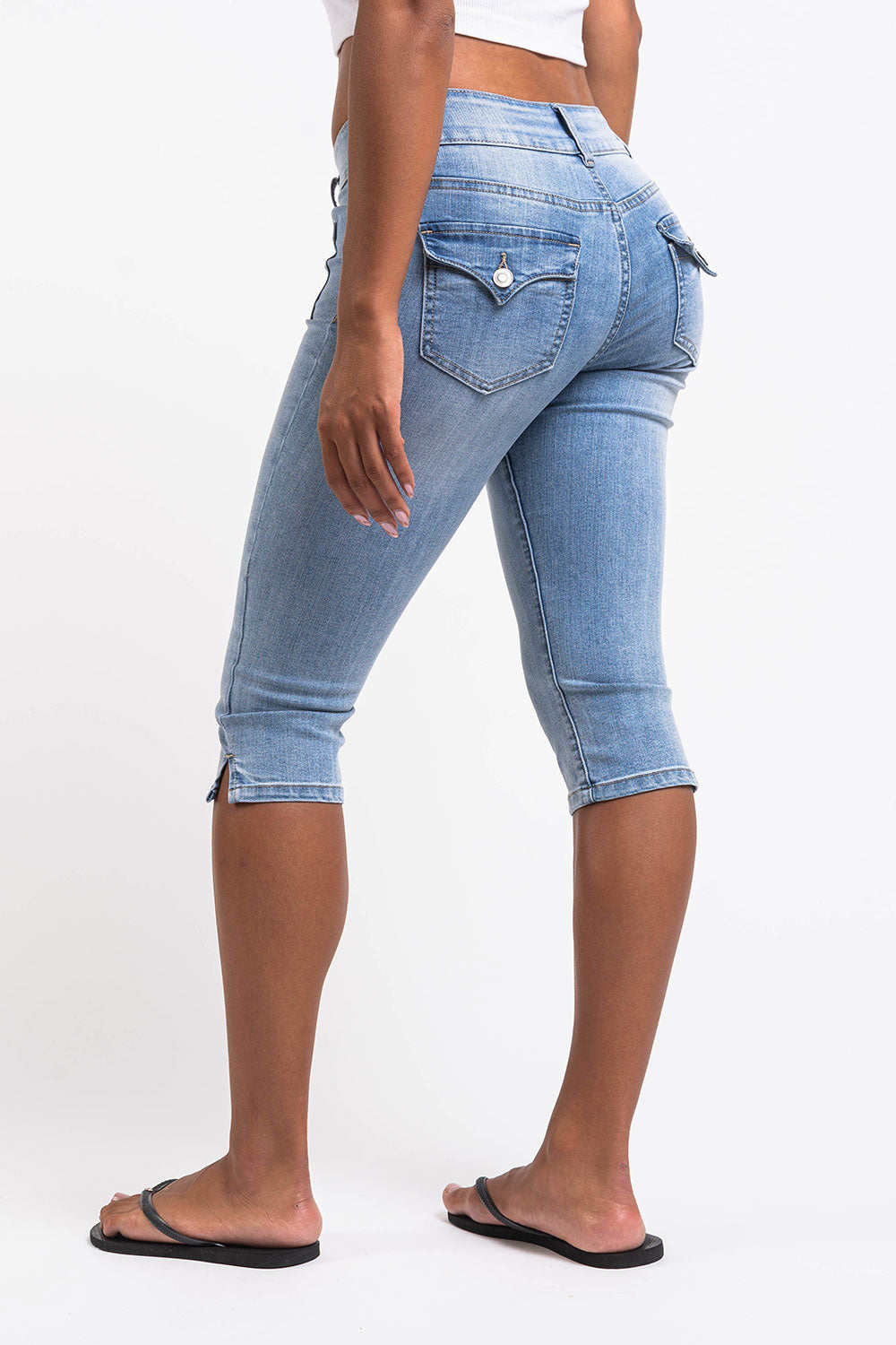 Claire 03Mid Capri Jeans - Bleach Blue